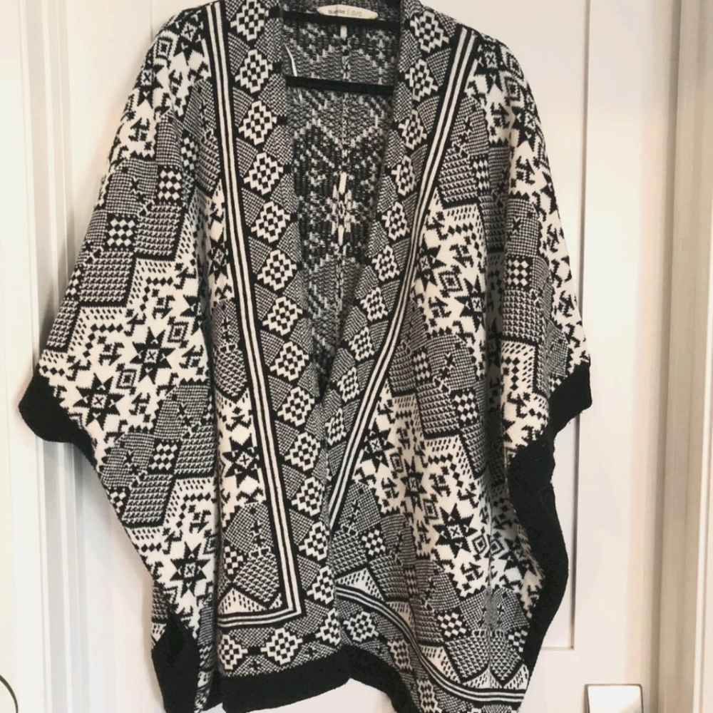 Black and White Knit Shawl